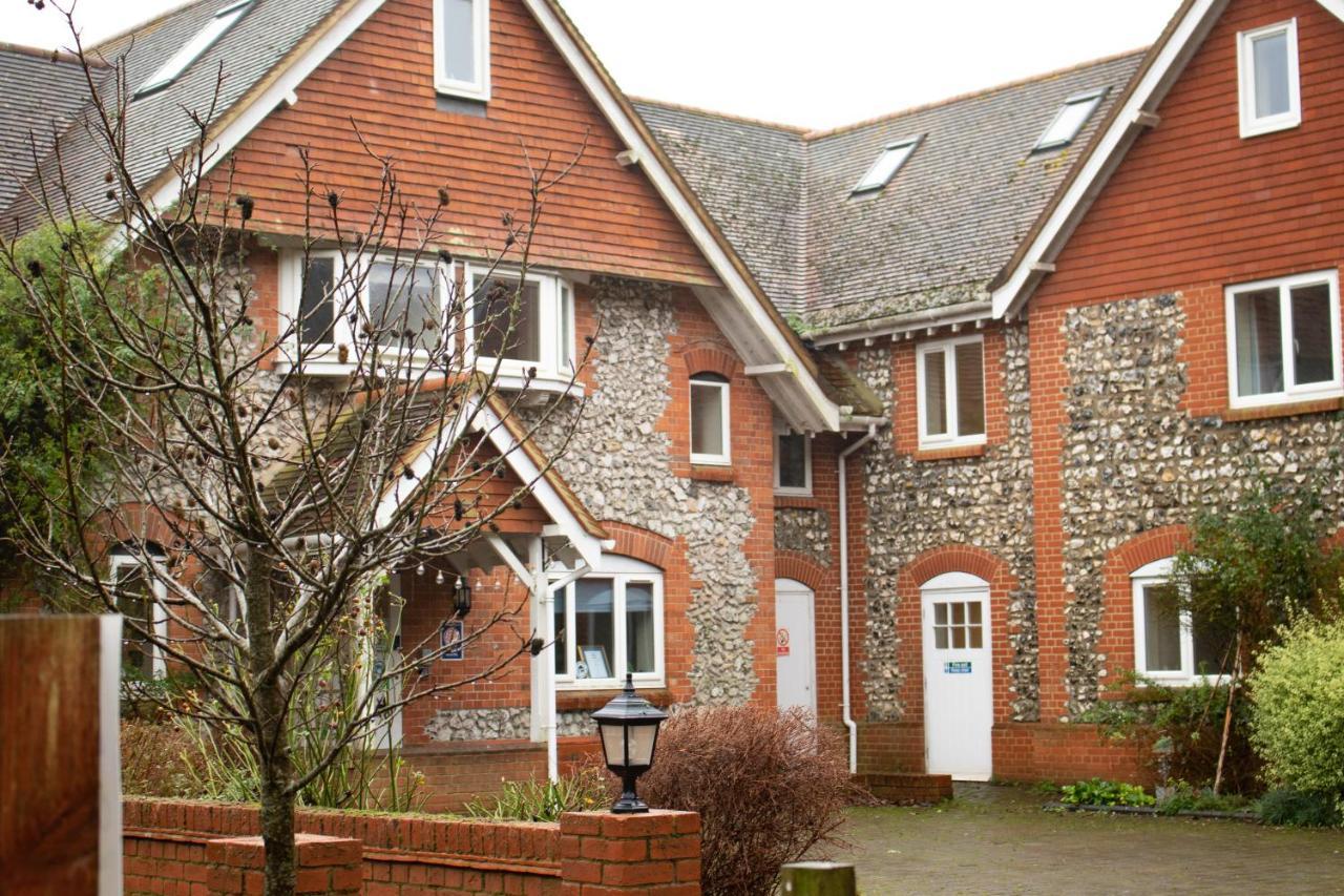 Stonehenge Hostel - Yha Affliated Cholderton Экстерьер фото